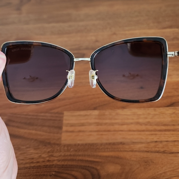 MICHAEL KORS 1067B (Corsica) Sunglasses - Picture 5 of 5